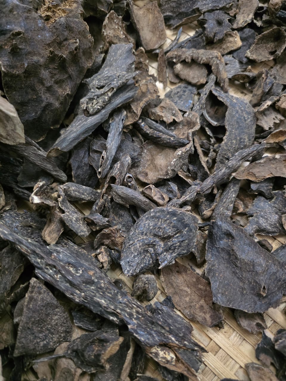 زيت عود نقي